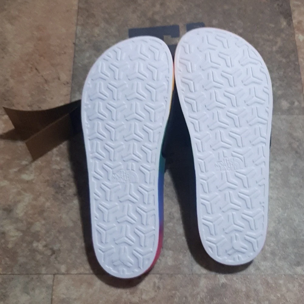 New. The North Face Basecamp III Pride Slides. Size 8. - Picture 5 of 6